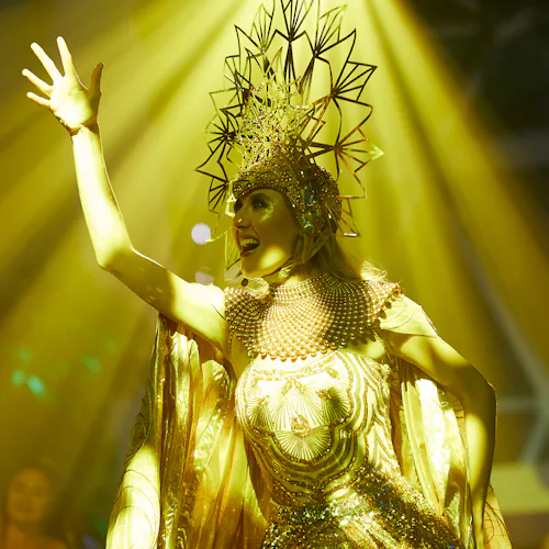 Show en el teatro principal Celebrity Cruise