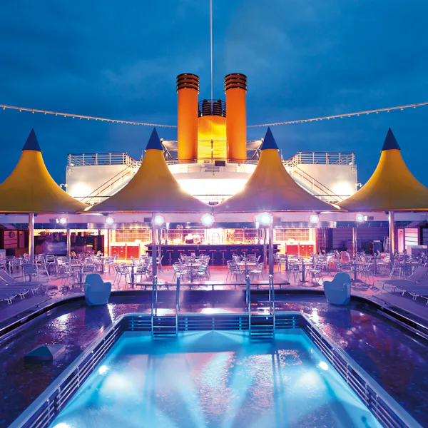 Crucero Costa piscina